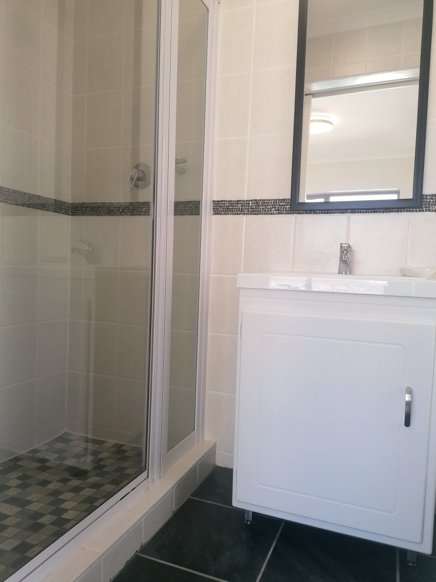 To Let 4 Bedroom Property for Rent in Glencairn Heights Western Cape
